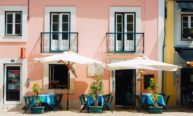 A pastelaria - cafe in Portugal