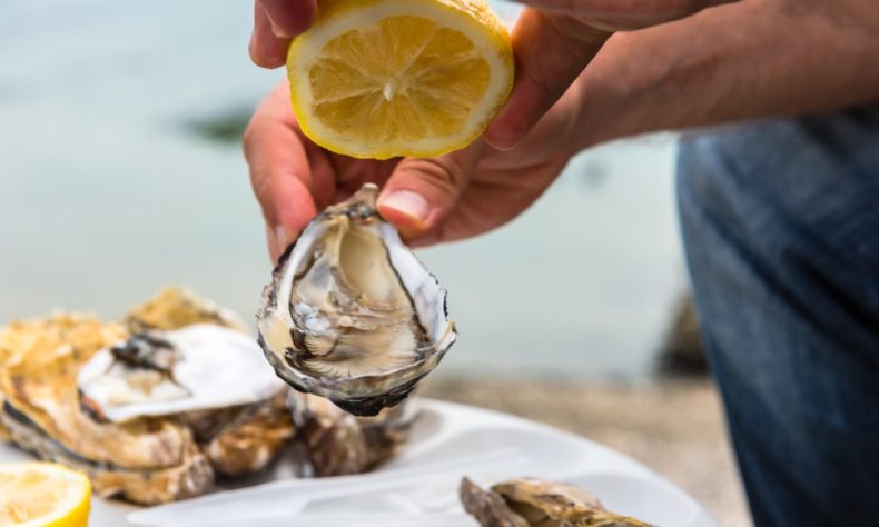 Taste fresh seafood in Nice at restaurant Le Cafe de Turin