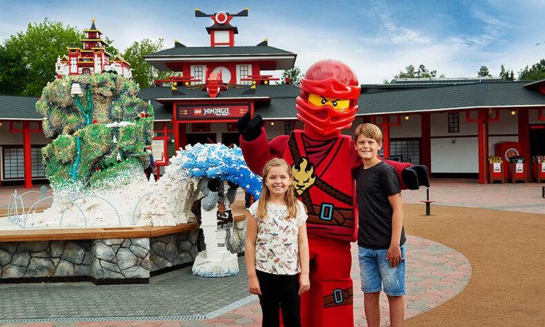 Kids with LEGO character in Billund LEGOLAND
