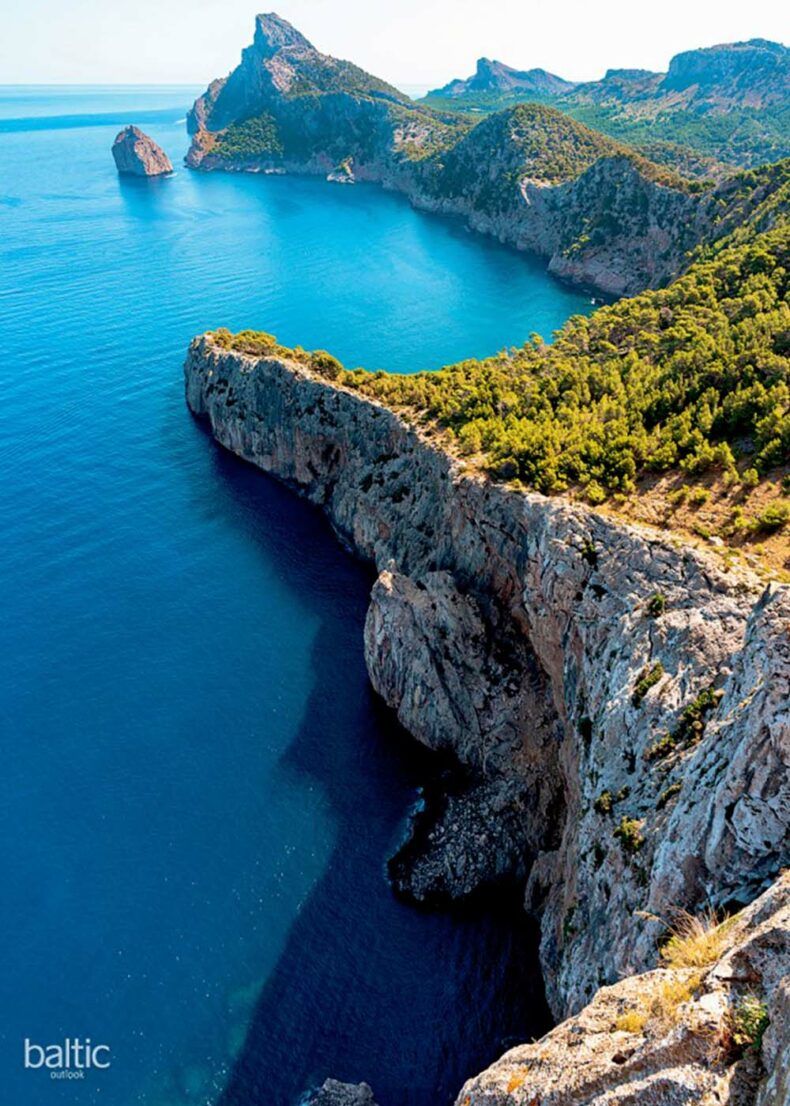 Hiking in Mallorca will accompany you to breathtaking views