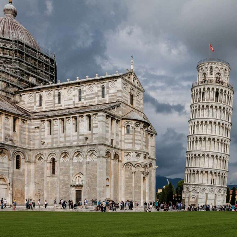 Piazza dei Miracoli Square with the iconic Pizza Tower and Cattedrale di Pisa