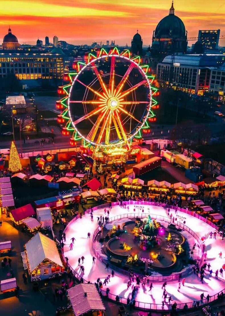 At Christmas time the Ferris wheel lets you see Berlin in Christmas lights