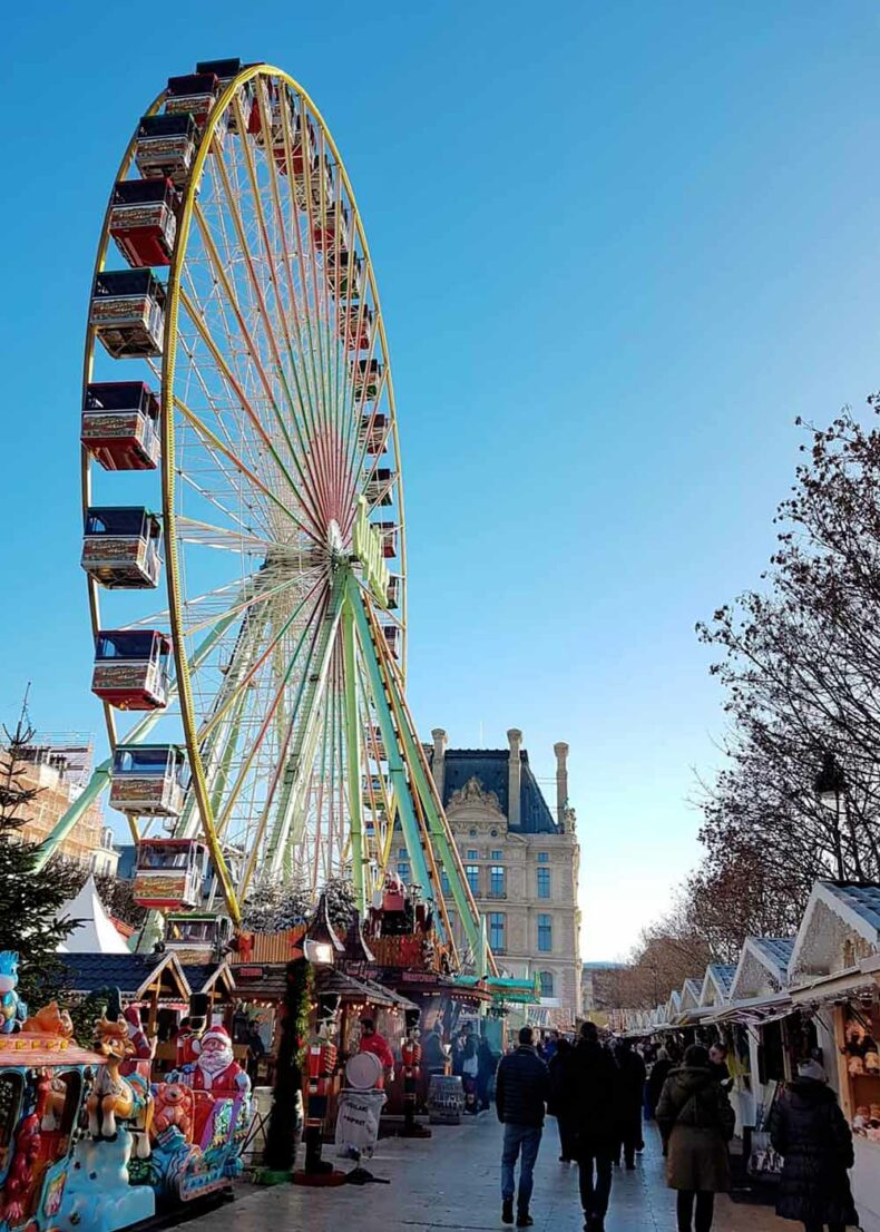 Romantic Christmas time in Paris