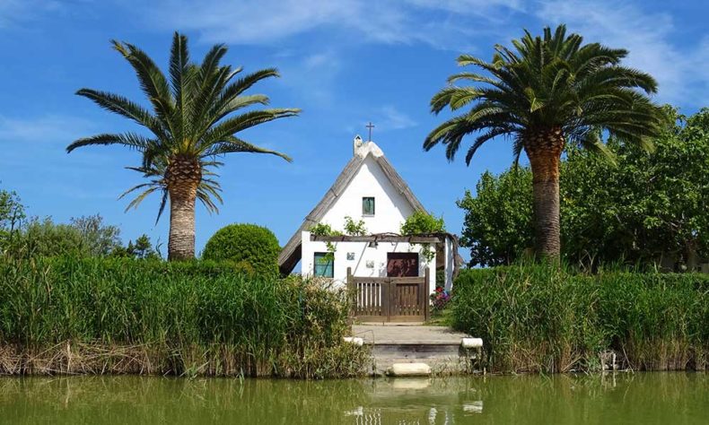 A picturesque fishermen’s house at Albufera Nature Park