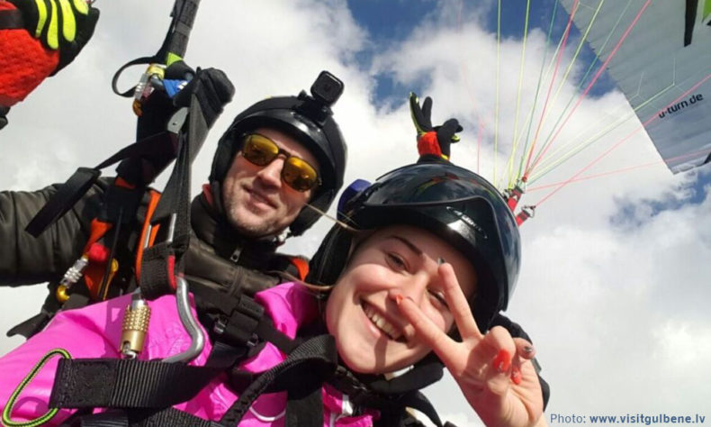 Gulbenes Moto tandem paragliding