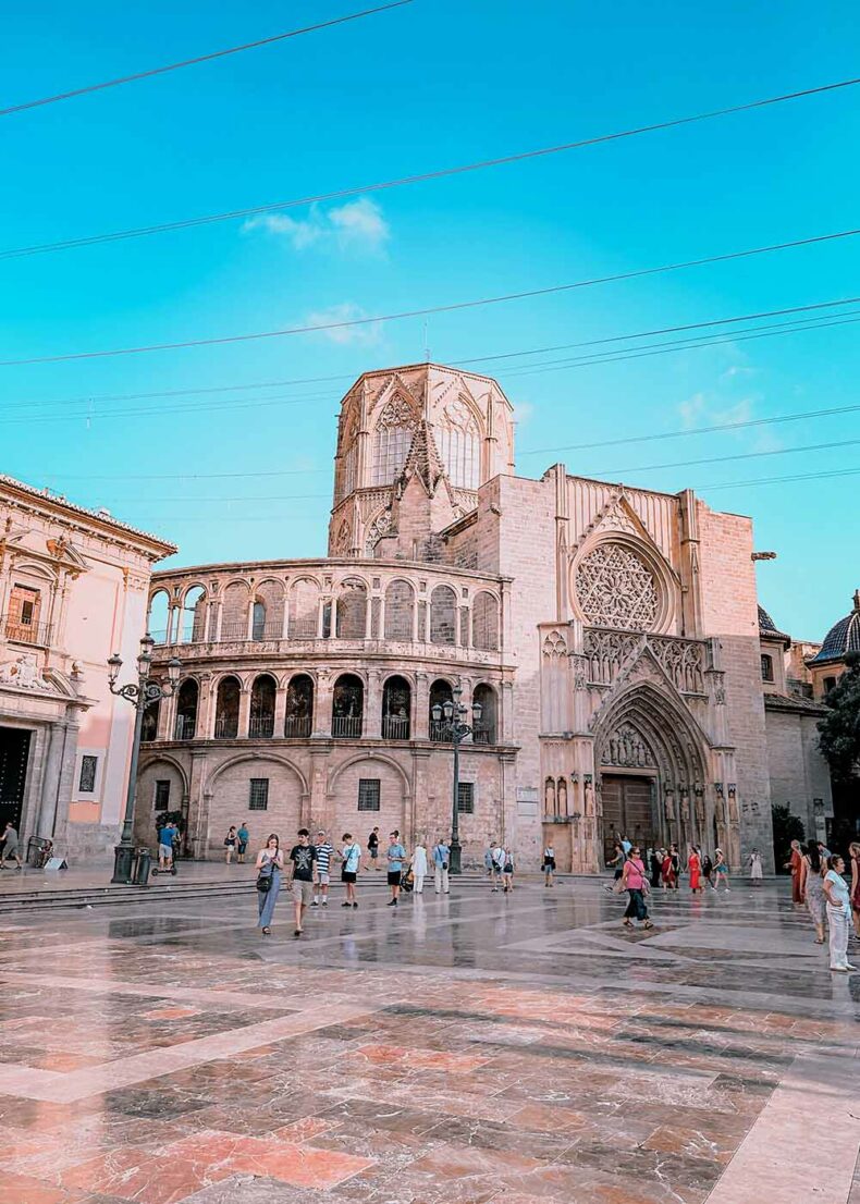 One of the beauties at the Valencia Old Town - the gargantuan Valencia Cathedral