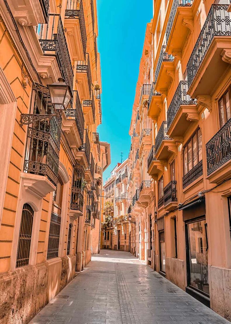 Quiete and narrow Valencia's street