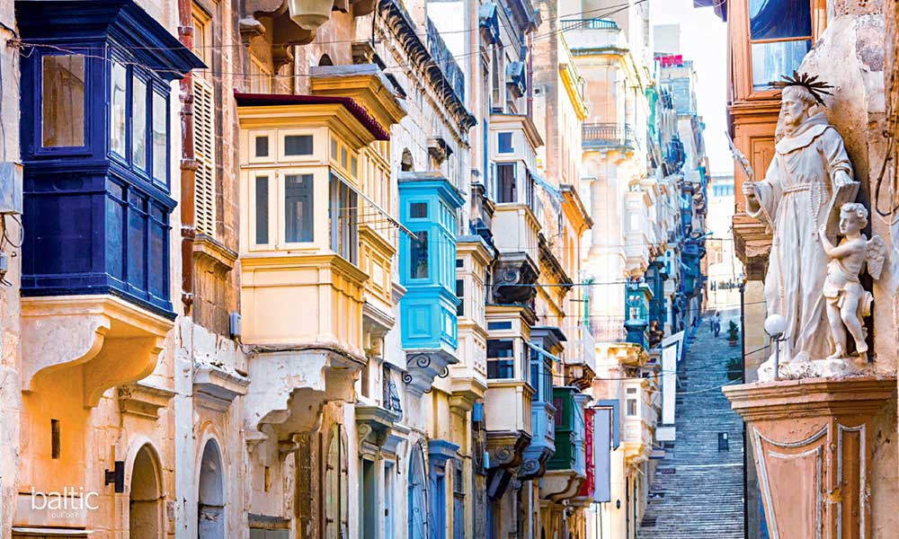 Enjoy historical streets in Valletta Malta