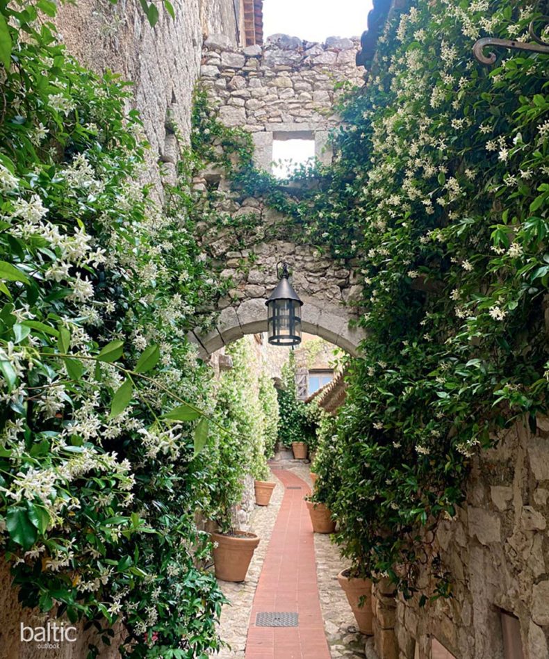 Eze - plants and flowers blooming - medieval village