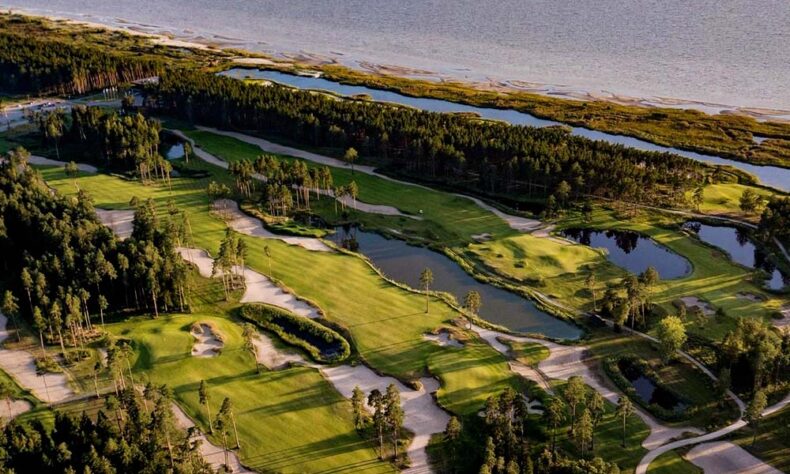 Pärnu Bay Golf Links is a golf course by the sea, a 10-minute drive from the city centre of Pärnu