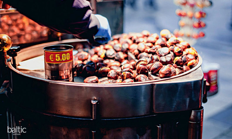 An aroma that defines Barcelona in the autumn - roasted chestnuts