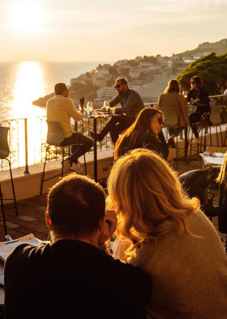 Enjoy the evening with drinks at Fratello’s Prosecco Bar overlooking the sea