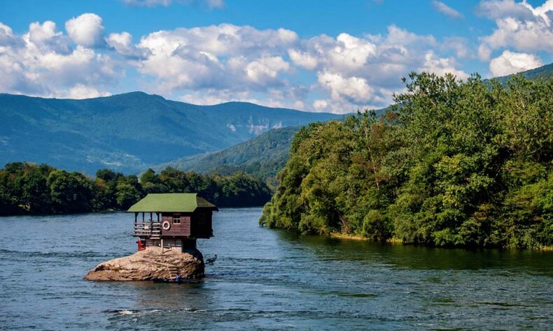 The little house in the middle of the river Drina