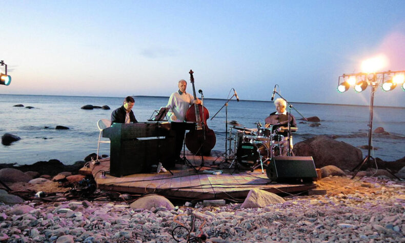 Experience classic music held on a Saaremaa beach during the Mustjala Festival