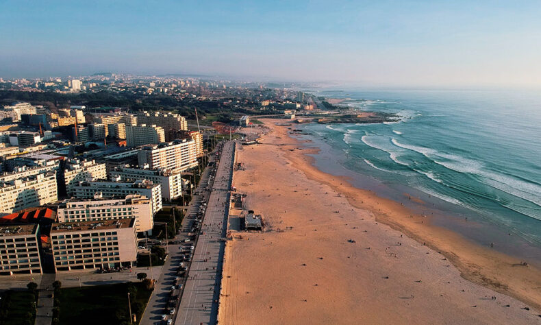 From Porto with the metro, reach a perfect sandy stretch at the Atlantic Ocean in Matosinhos