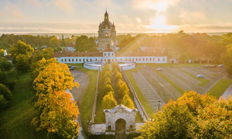 The Pažaislis Monastery complex is one of the most striking examples of Baroque architecture in Lithuania