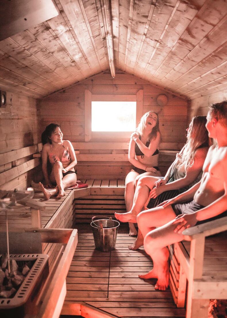 Tampere, Finlandia – Sudando en una sauna finlandesa – Contando