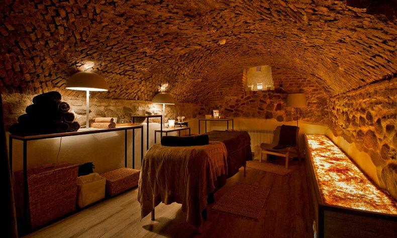 Have an exclusive and healing amber massage at the Nidos Kopos centre