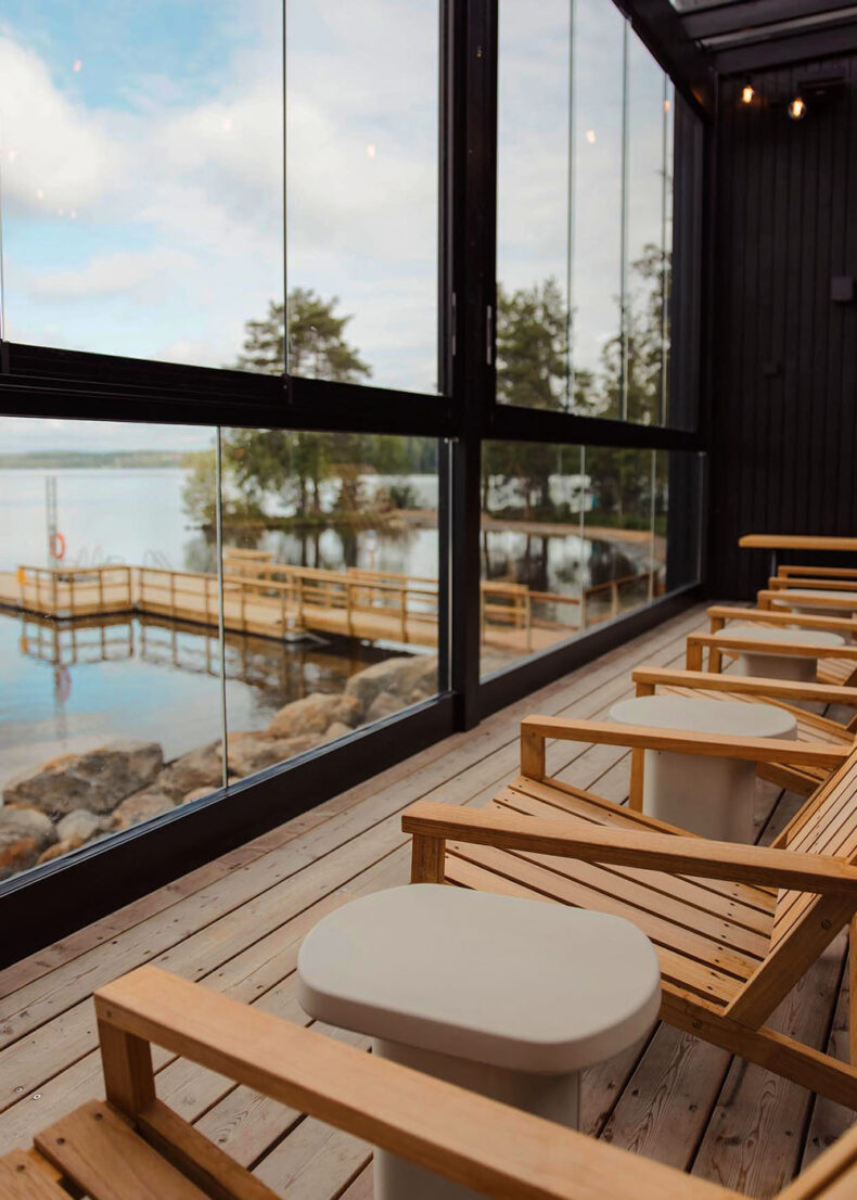 Peerensaaren Sauna has a beautiful lake, a cold plunge pool, a lounge, and a sauna terrace