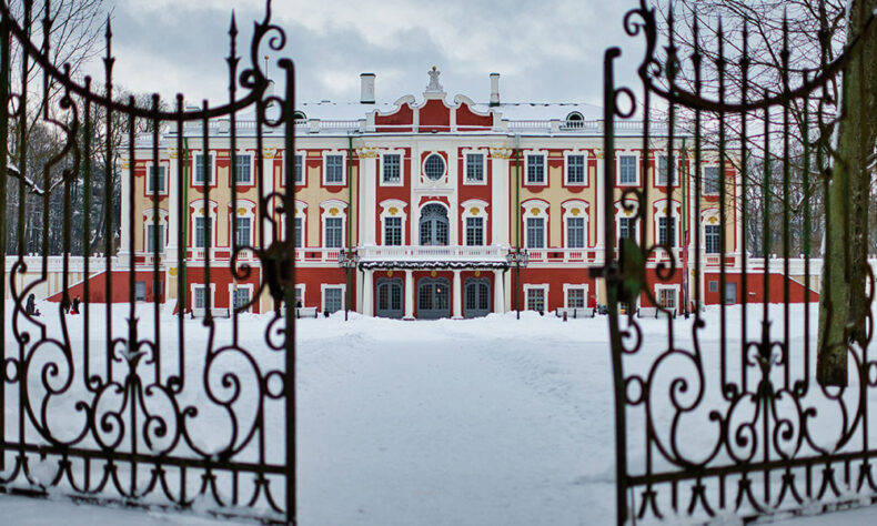 The graceful Kadriorg Palace, covered in snow