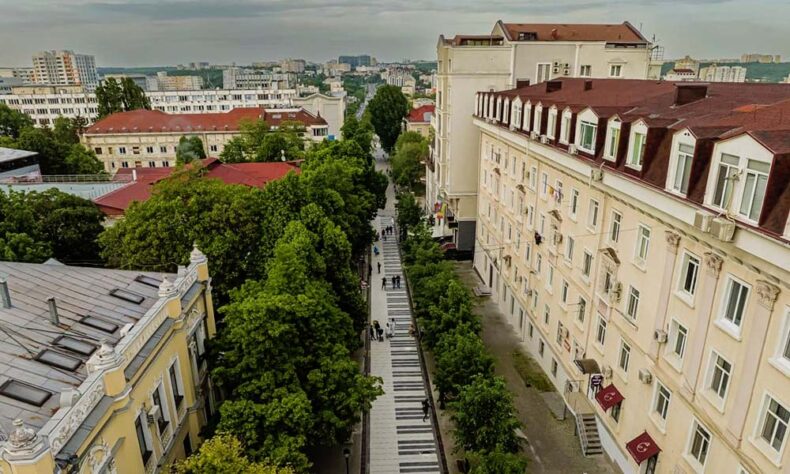 Pedestrian Street, like a piano dedicated to one of the most famous Moldovan composers, Eugen Doga
