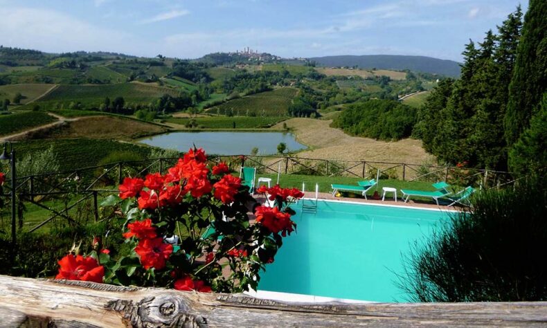 Enjoy real Tuscan life staying in Fattoria Poggio Alloro in San Gimignano