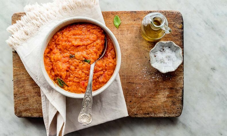 Pappa al pomodoro is made using tomatoes and leftover Tuscan bread