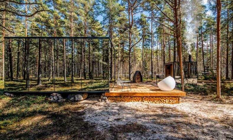 You can find mirrored ÖÖD cabins in multiple picturesque locations around Tallinn's countryside