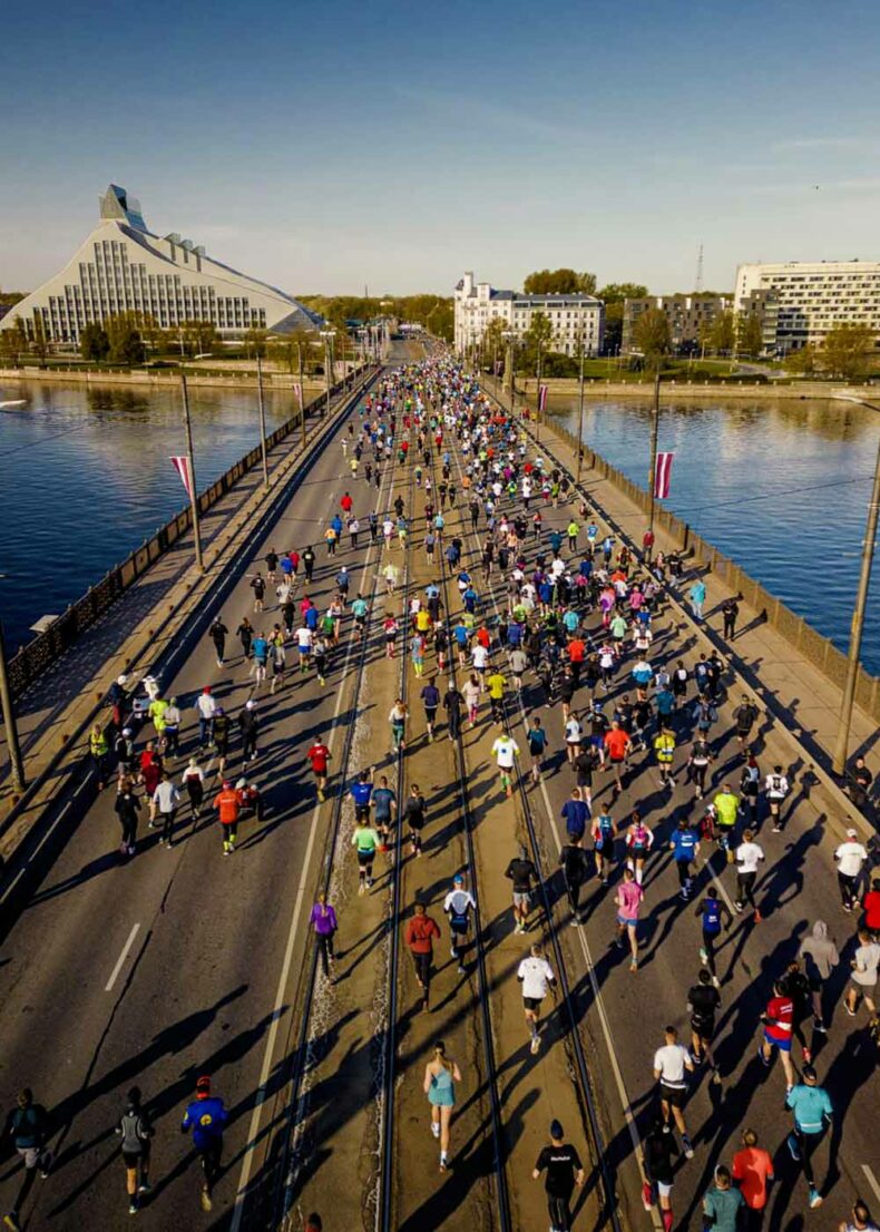 People running over the Stone Bridge during the Rimi Riga Marathon