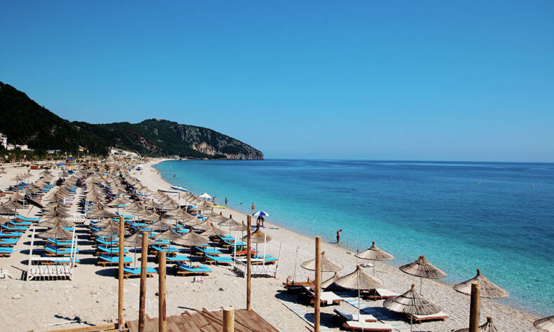 Turquoise water and sunbeds on Dhërmi beach