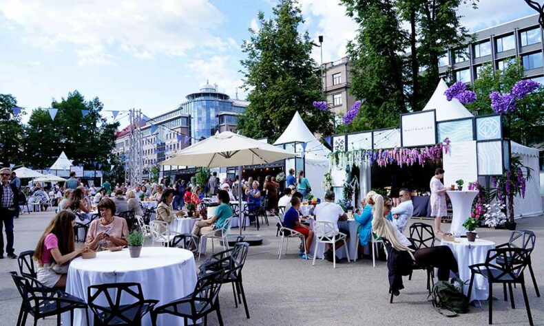 People enjoying restaurant White House dishes outside