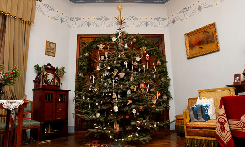 Riga Art Nouveau Centre invites everyone to enjoy the exhibition about Christmas