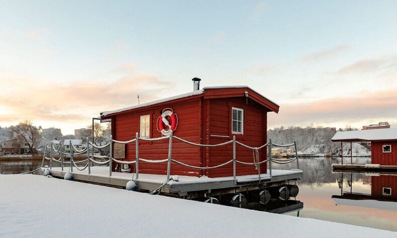 At the Bastuflotte ReLax, enjoy the sauna with stunning views of the city's waterfront