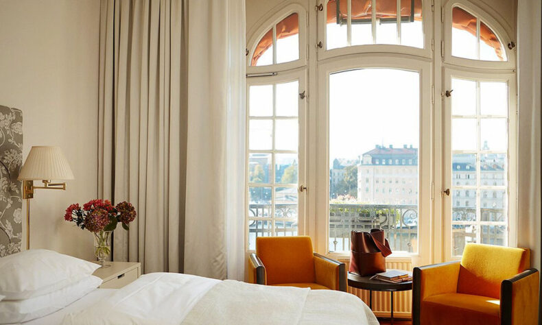 Hotel Diplomat's room with a view of the promenade