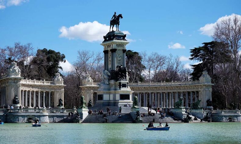 People rowing boats on El Retiro Park's tranquil lake