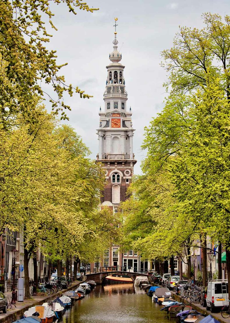 For a picturesque Amsterdam postcard, head to Staalmeestersbrug - a picturesque bridge