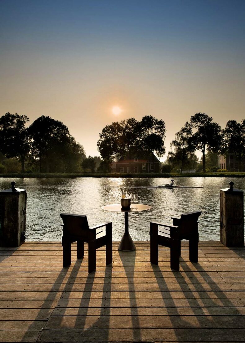 Over-Amstel Boerderij offers to stay in one of the farm rooms with stunning views over the Amstel River