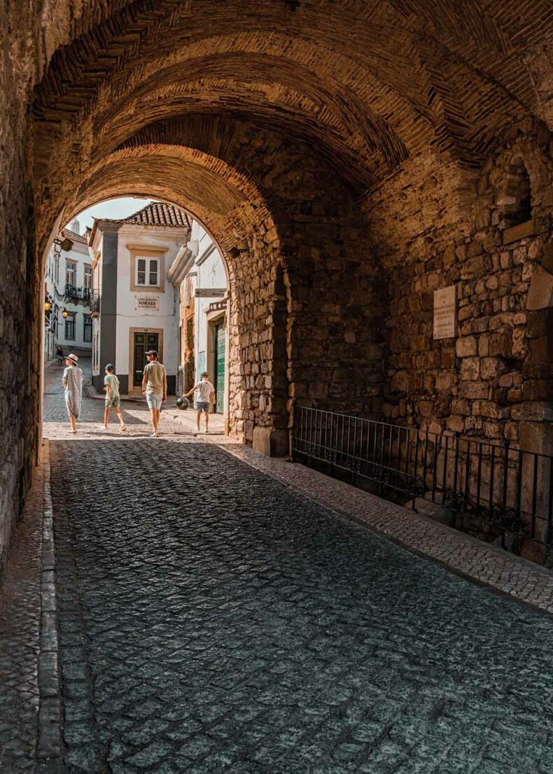 People entering the Faro Old Town by the Arco da Vila