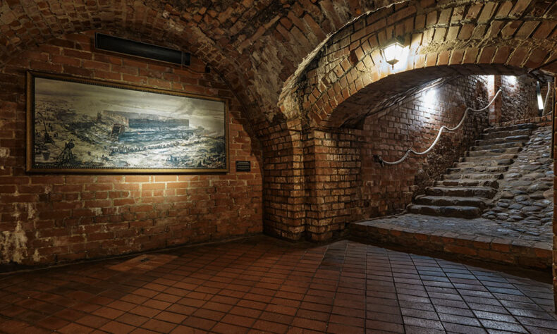 The Kaunas castle houses a museum with exhibitions on local history, medieval warfare, and Lithuanian legends