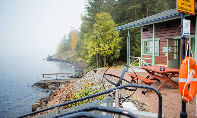 Kaupinoja sauna is located next to the lake, so you can step straight from the sauna bench into the water