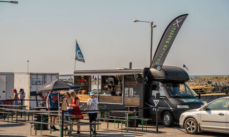 Kujala’s Burger is a popular street food truck in Hailuoto Island serving artisan burgers