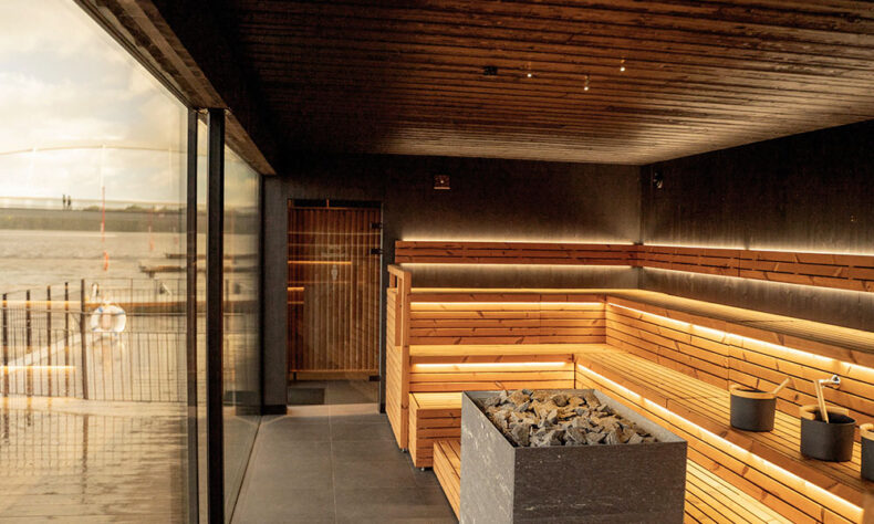 In Oulu Olosauna offers to enjoy sauna with a view to the river